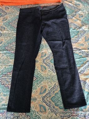 Classic Women's Straight-Leg Jeans